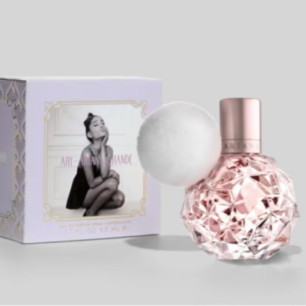“Ari” by Ariana Grande 3.4fl/100ml Eau de Parfum *NEVER Been used*